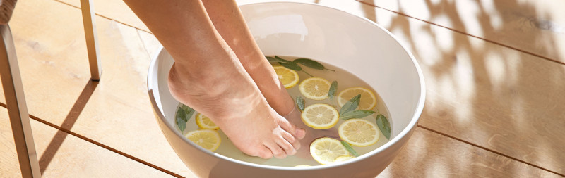 Dr. Hauschka: il trattamento olistico per la pelle comincia dai piedi